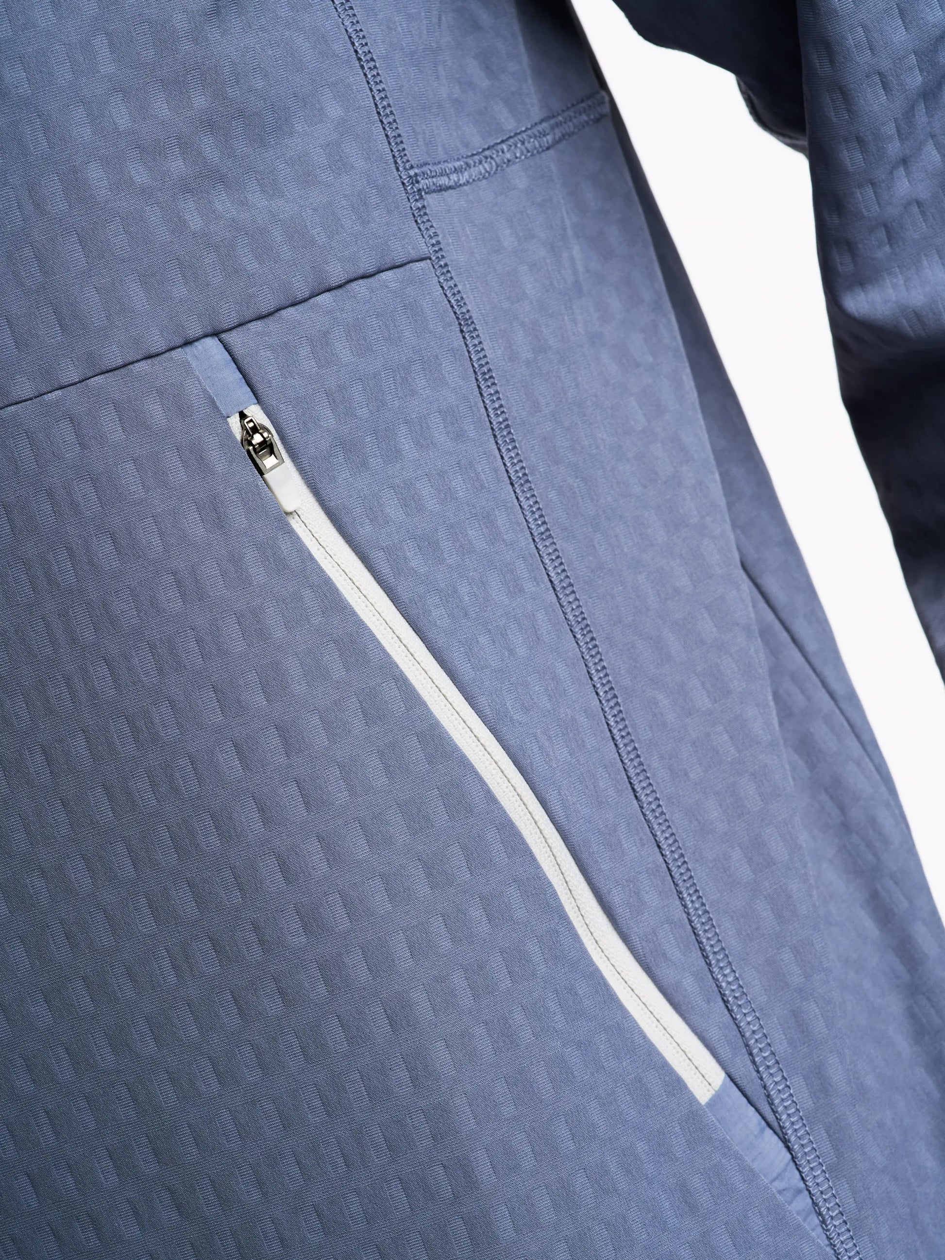 A107008S01_W89_ALTURAFZGRIDFLEECE_D1_1102_02462.webp