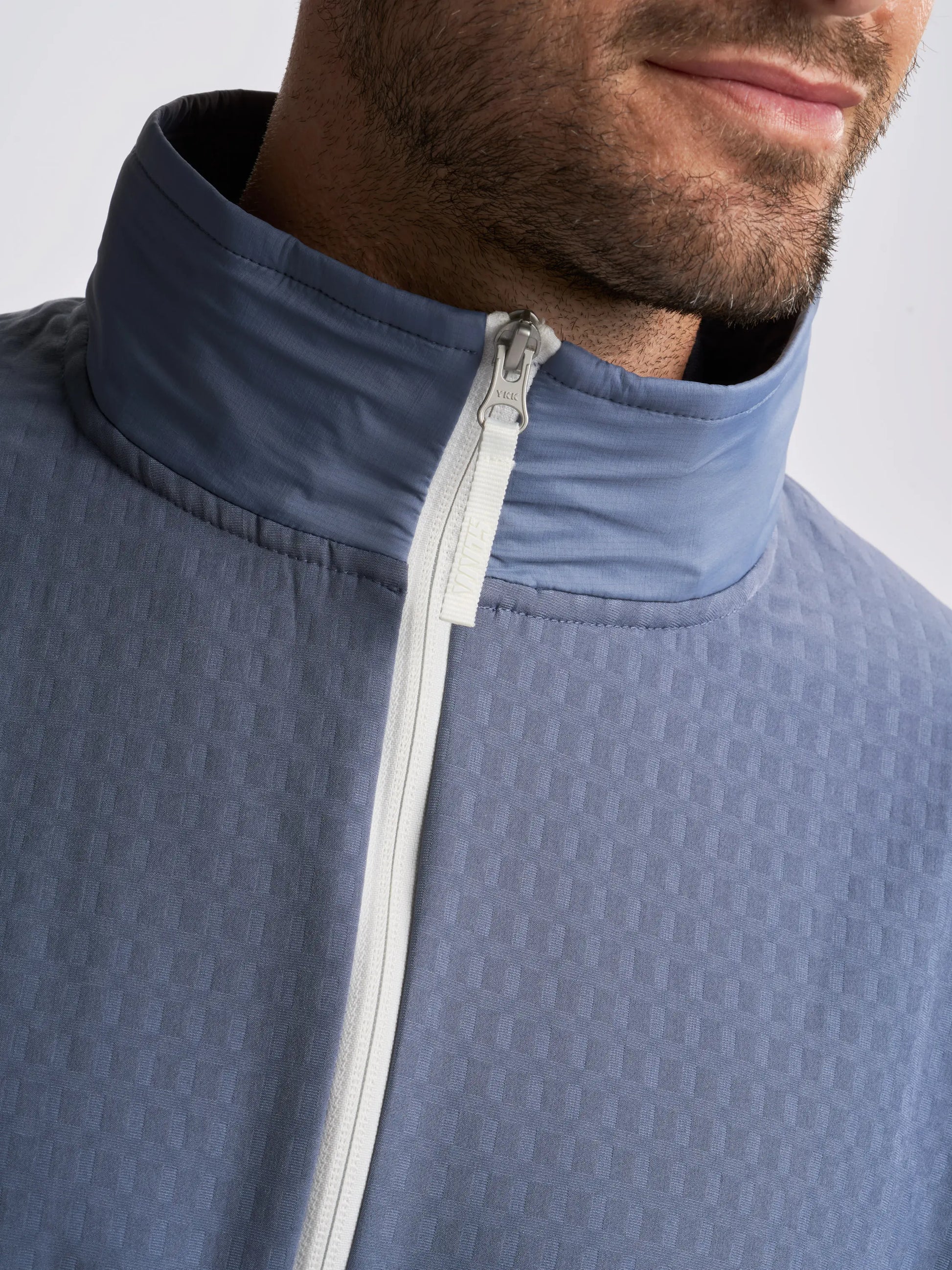 A107008S01_W89_ALTURAFZGRIDFLEECE_D2_1102_02465.webp