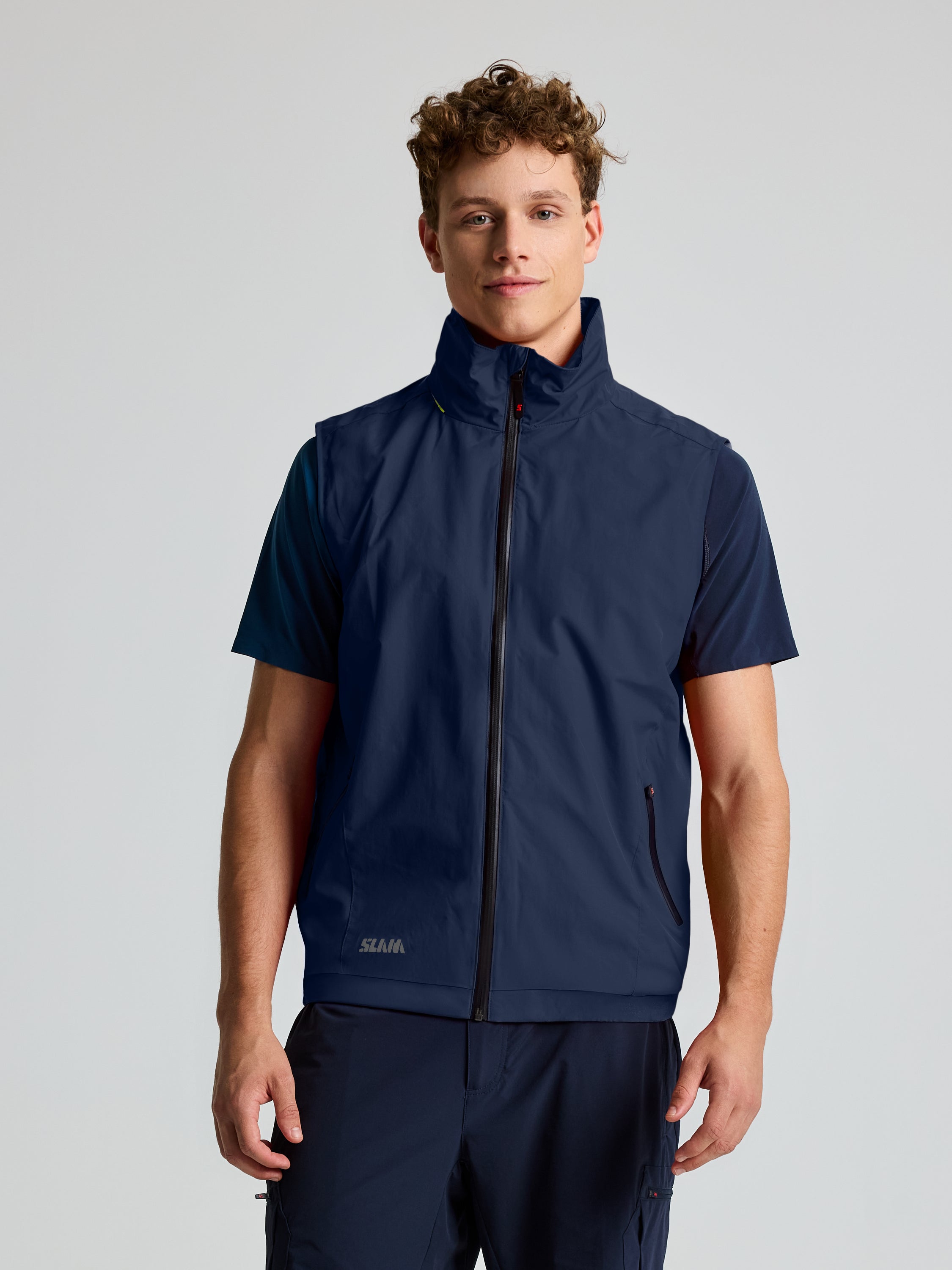 A126004S00_W13_CREWVEST_F_0970