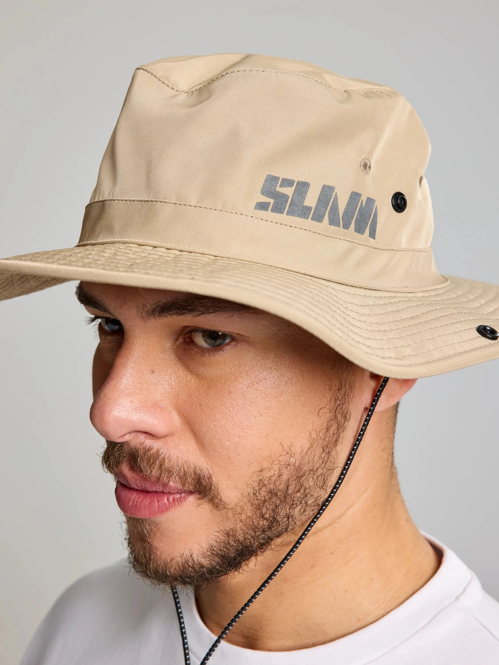 A461004S01_W09_BRIMMED-HAT_D1_0000_00000.webp