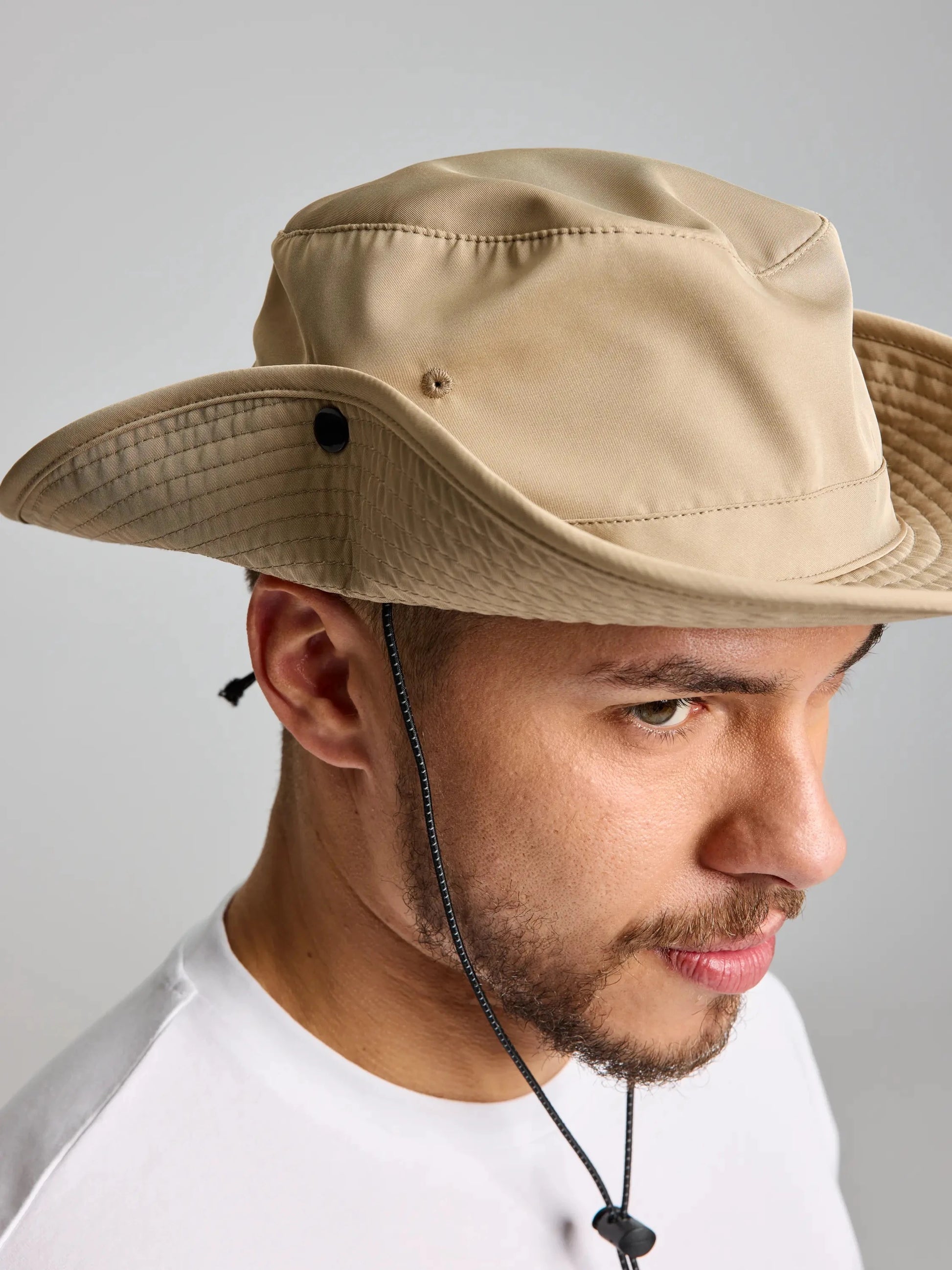 A461004S01_W09_BRIMMED-HAT_D3_0000_00000.webp