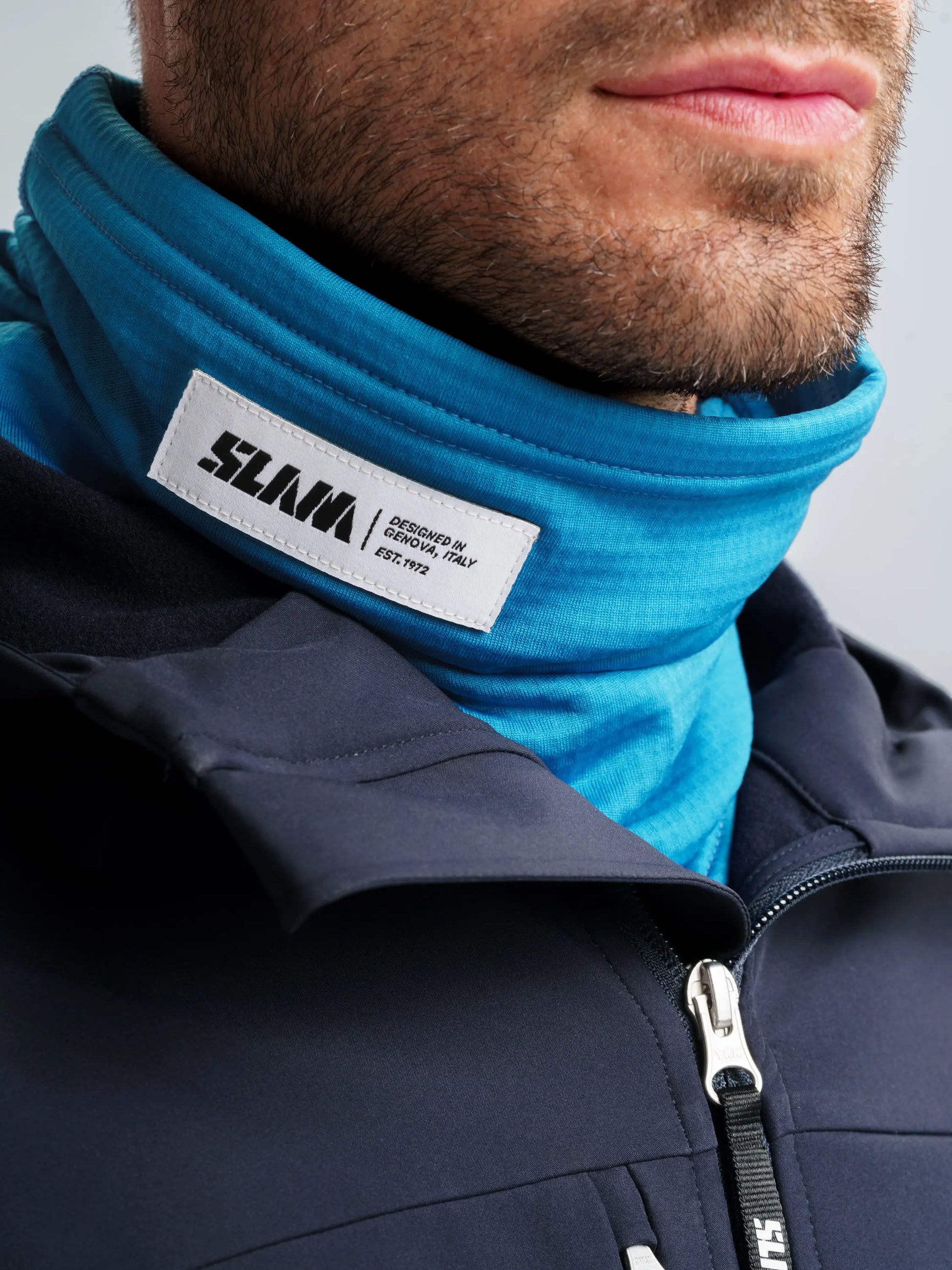 A465002S01_W74_ODNECKWARMER_D2_5207_02949.webp