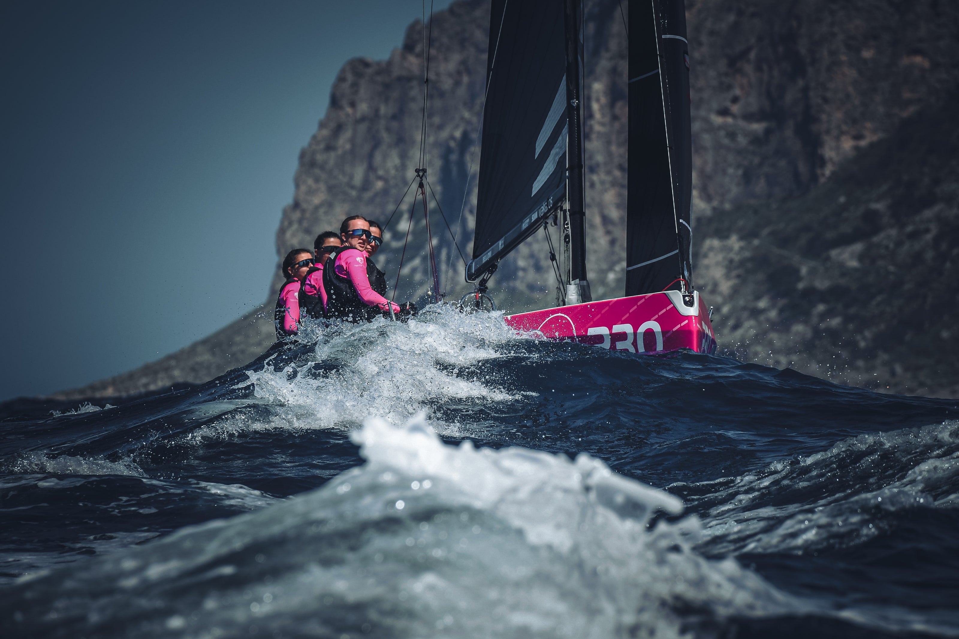 Photo of Magique et Terrible, an all-female team entirely equipped by SLAM during RS21 competitions.