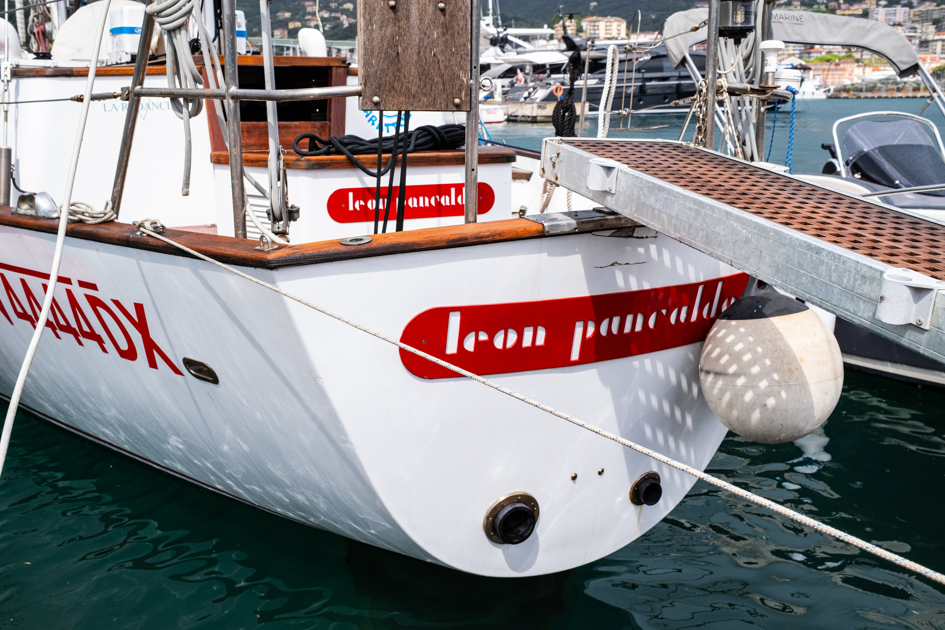 Nave scuola Leon Pancaldo ripresa mentre si trova in porto