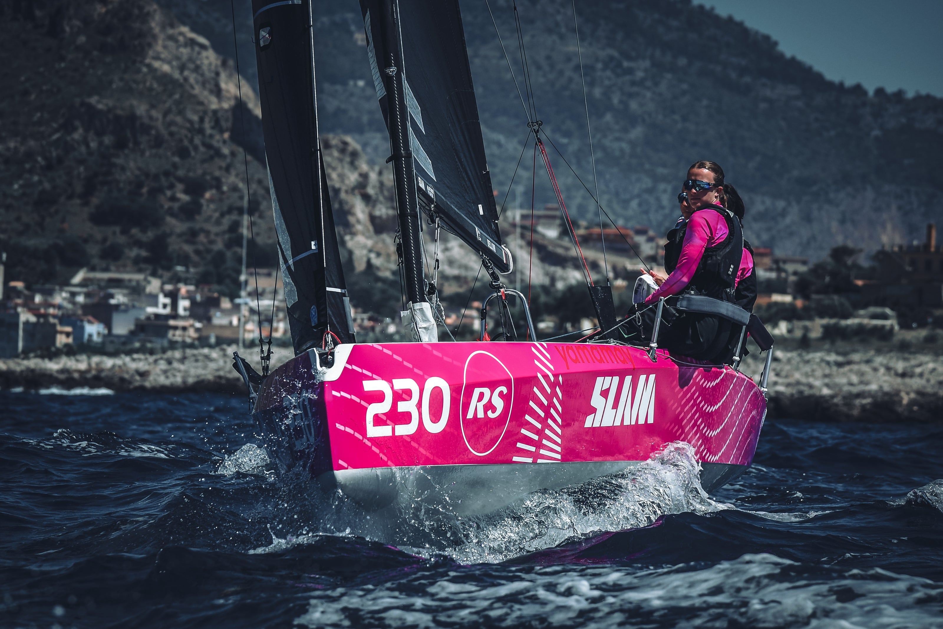 Sailors of Magique et Terrible, an under 23 all-female crew, training to compete in a RS21 regatta